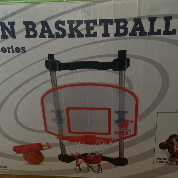 Back of the door basketball net, comes complete ball and pump included - Picture 3 of 5